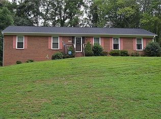 1214 Pine Knolls Rd, Kernersville, NC 27284