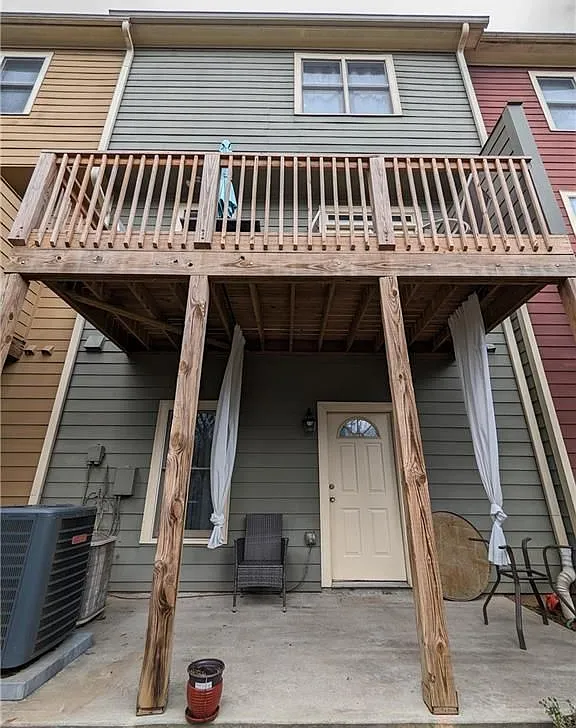 4 bed, 4.0 bath, 1584 sqft, $2,990 — Photo 2