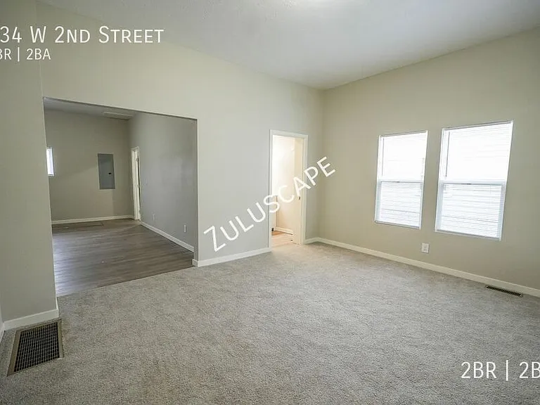 734 W 2nd St — Photo 2