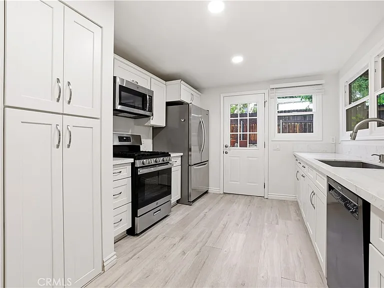 3735 5th Ave — Photo 9