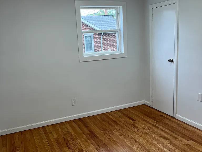 436 Ryders Ln — Photo 5