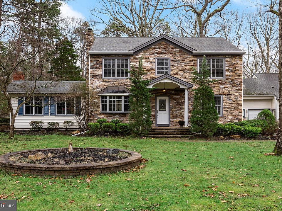 1st image of 528 Kettle Run Rd