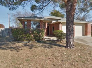 915 W Lynn Creek Dr, Arlington, TX 76001