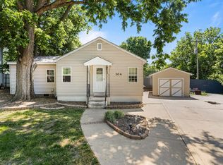 304 S 3rd St, Fisher, IL 61843