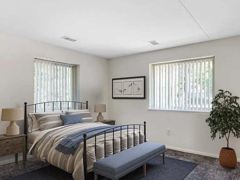 Curren Terrace Apartment Homes — Photo 6