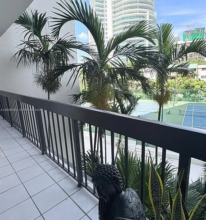 2333 Brickell Ave #315
