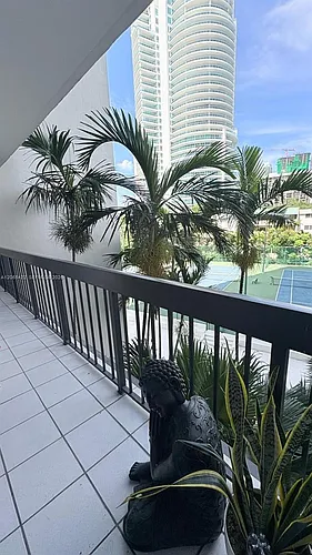 2333 Brickell Ave #315 Photo 1
