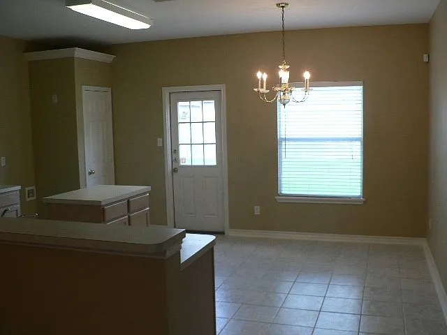 3 bed, 2.0 bath, 1490 sqft, $1,800 — Photo 3