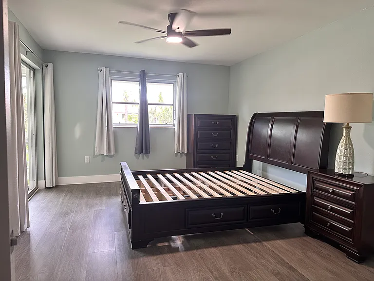 300 Valley Stream Dr #8 — Photo 14