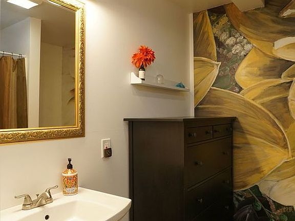 5th image of 2418 N 31st St #B