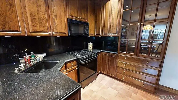 Sold by Prime Realty | media 11