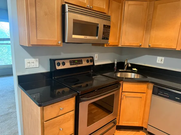 10427 Briarbend Dr APT 8, Saint Louis, MO 63146