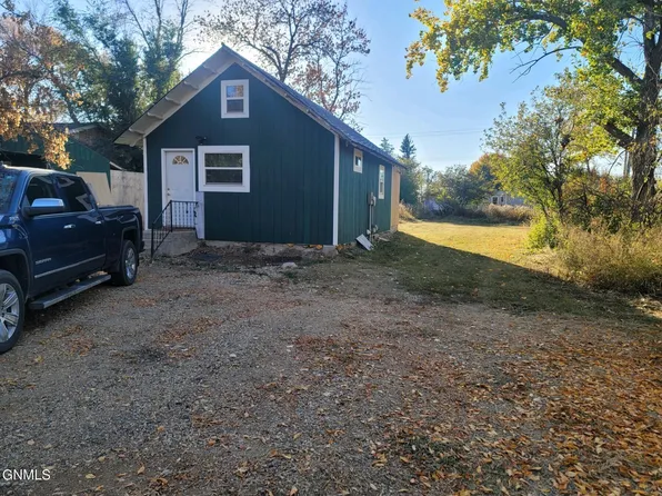 320 Ward St, Makoti, ND 58756