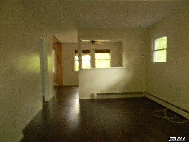1st image of 10 Laurel Ln