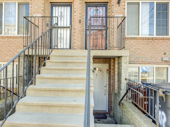 3102 Richmond Terrace image 1 of 34