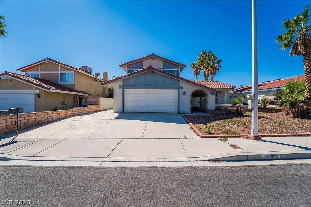 4 bed, 2.5 bath, 2172 sqft, $2,800 — Photo 1