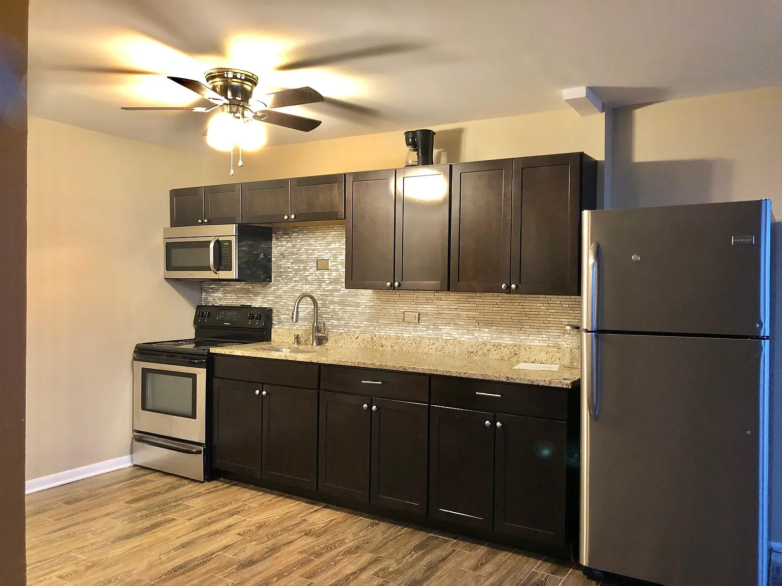 4300 W Ford City Dr — Photo 3