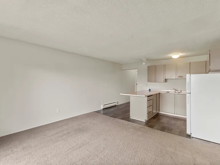 Baycrest Apartments — Photo 18