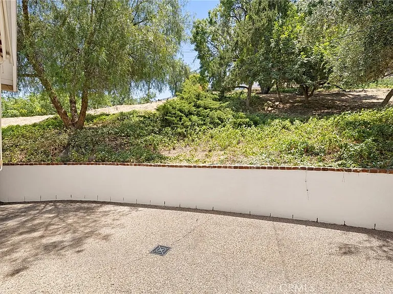 22204 Avenue San Luis — Photo 19