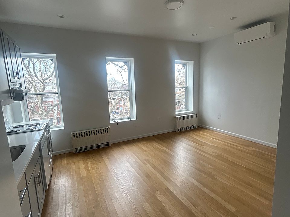 1st image of 99 Seeley St #3