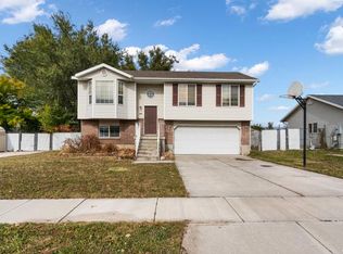 2404 W 1850 N, Clinton, UT 84015