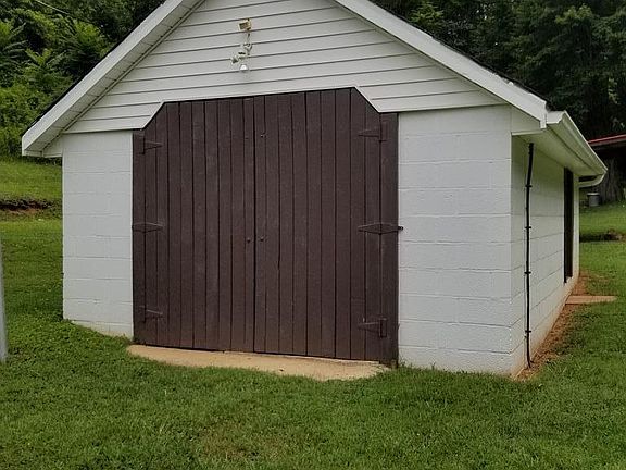 5th image of 211 Piney Forest Dr