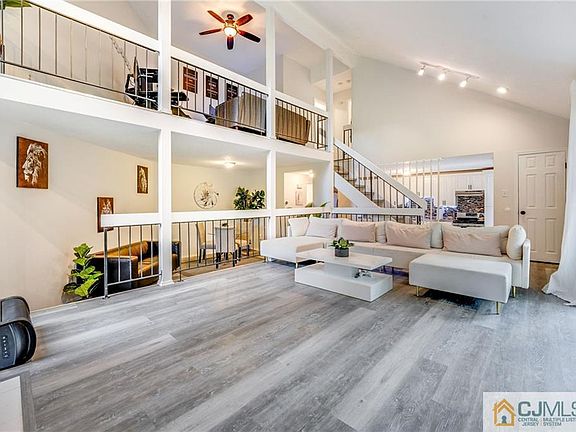 2nd image of 62 Kingsberry Dr