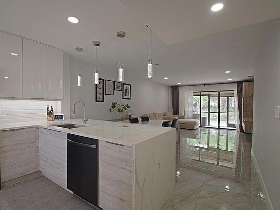 5th image of 4349 Carambola Circle #2650