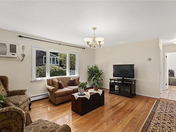 4th image of 3635 Sagamore Ave