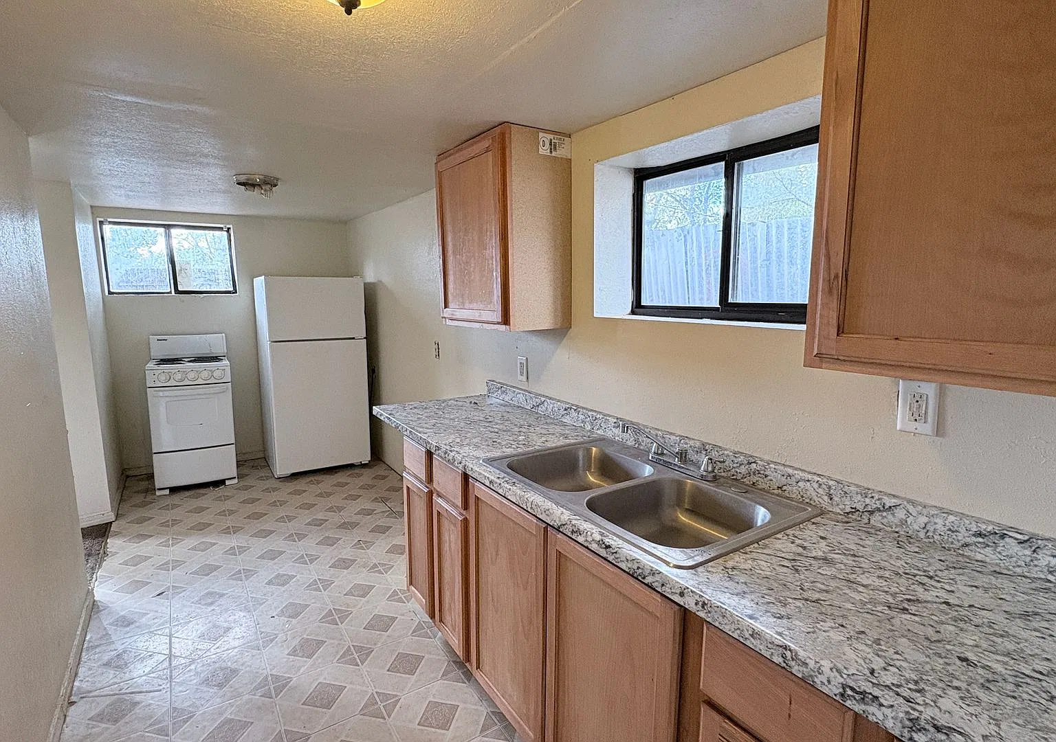 424 B E 4th St. — Photo 3