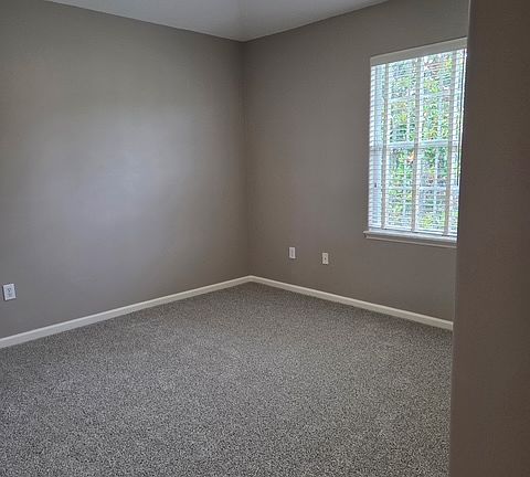 5th image of 1005 Oak Pond Dr #1005B