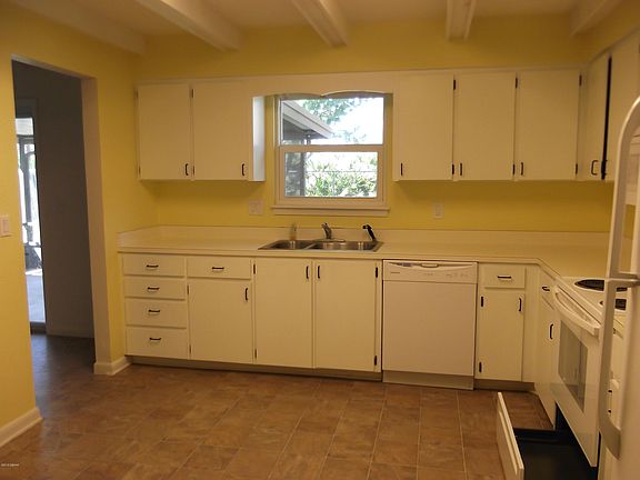 5th image of 130 Westwood Dr