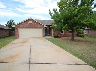 4401 Apple Blossom Cir, Moore, OK 73160