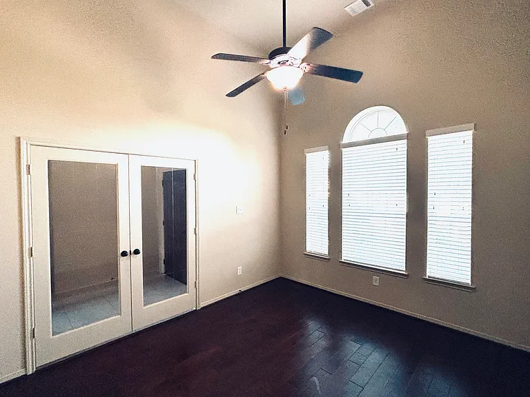 7607 Timberside Dr — Photo 2