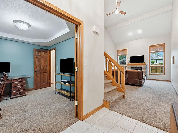 2nd image of 1686 E Brookside Trl