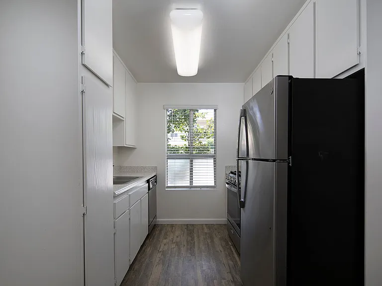 Four Winds Apartments — Photo 4