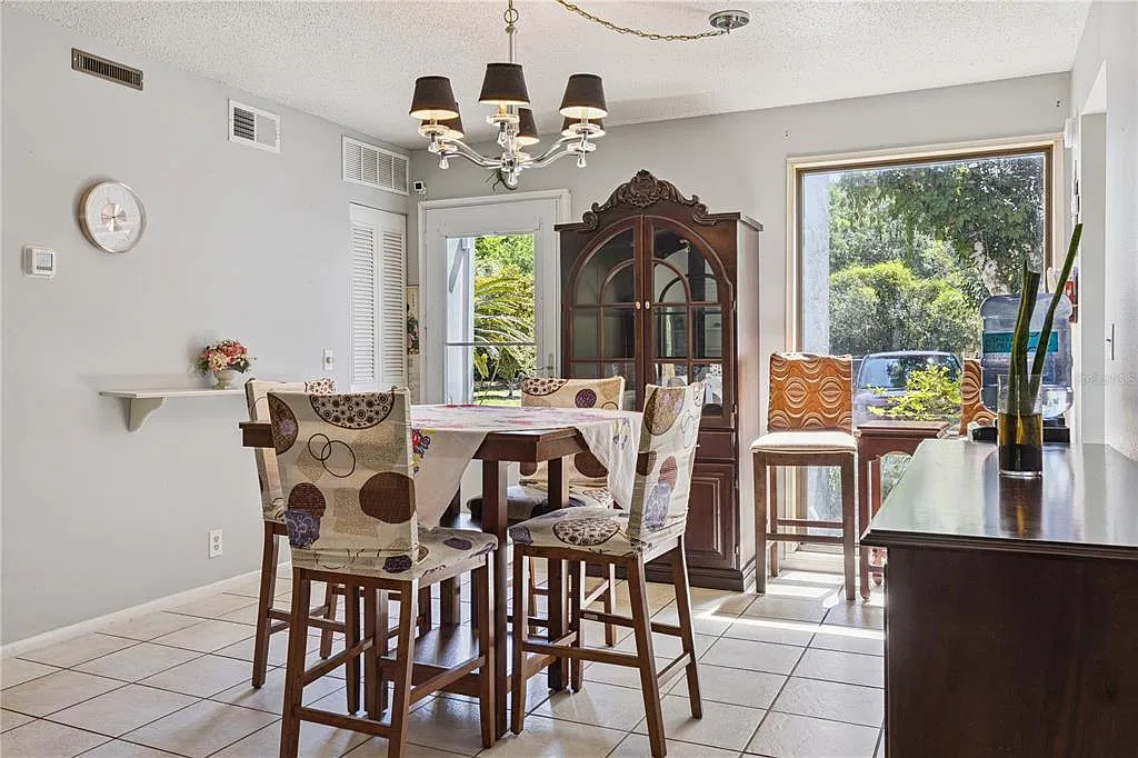 2 bed, 2.0 bath, 972 sqft, $1,595 — Photo 4
