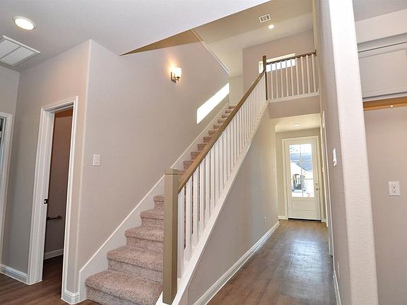 5th image of 21025 Crinet Square St