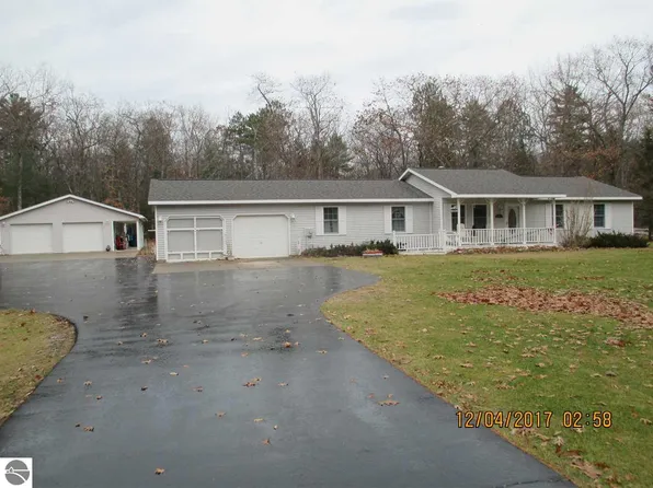 6502 Loud Dr, Oscoda, MI 48750