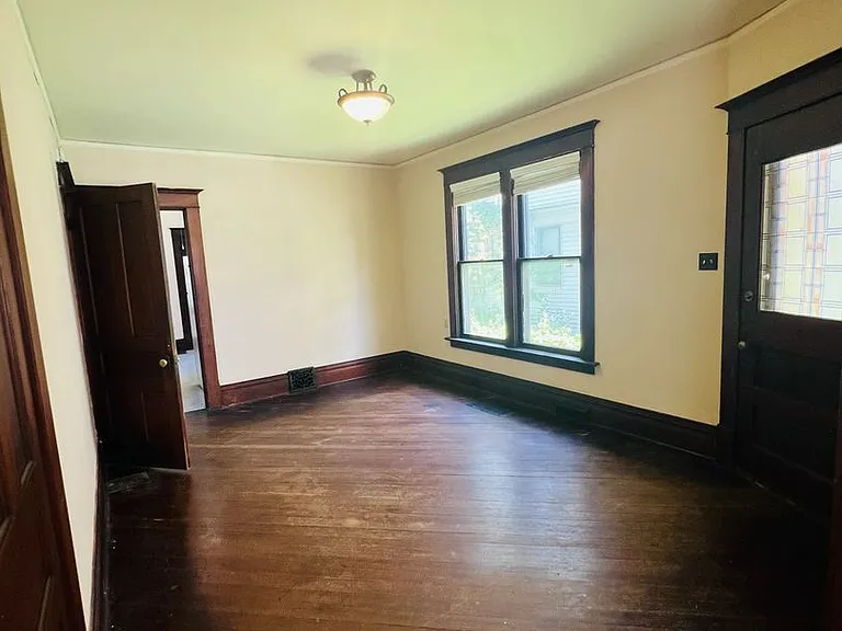 710 E Davenport St — Photo 6