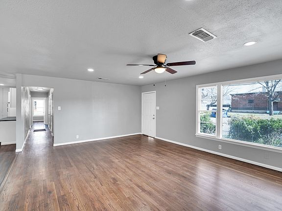 4th image of 413 Shaw St