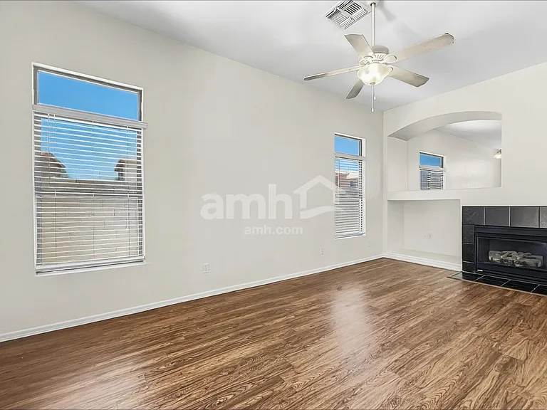 9435 W Pierson St — Photo 6