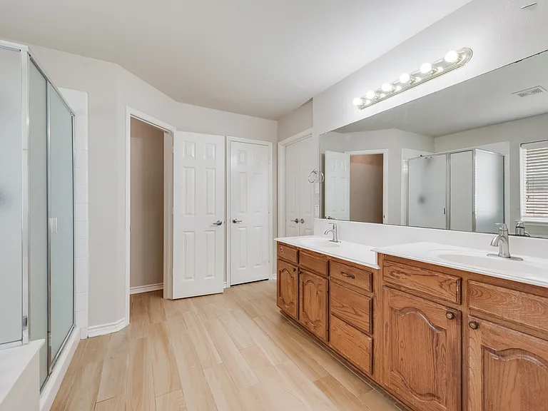 3806 Palace Pl — Photo 4