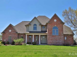 10627 N Trails Edge Dr, Peoria, IL