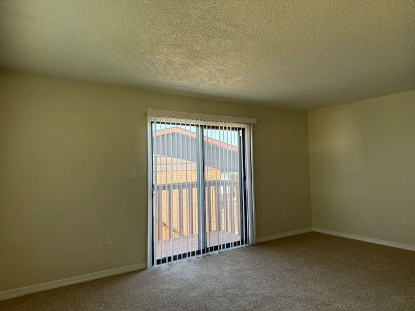 Apartment For Lease — Photo 3