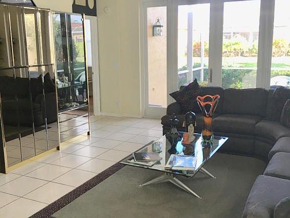 3rd image of 7100 Cataluna Cir
