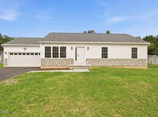 1707 Champagne Dr, Castleton On Hudson, NY 12033