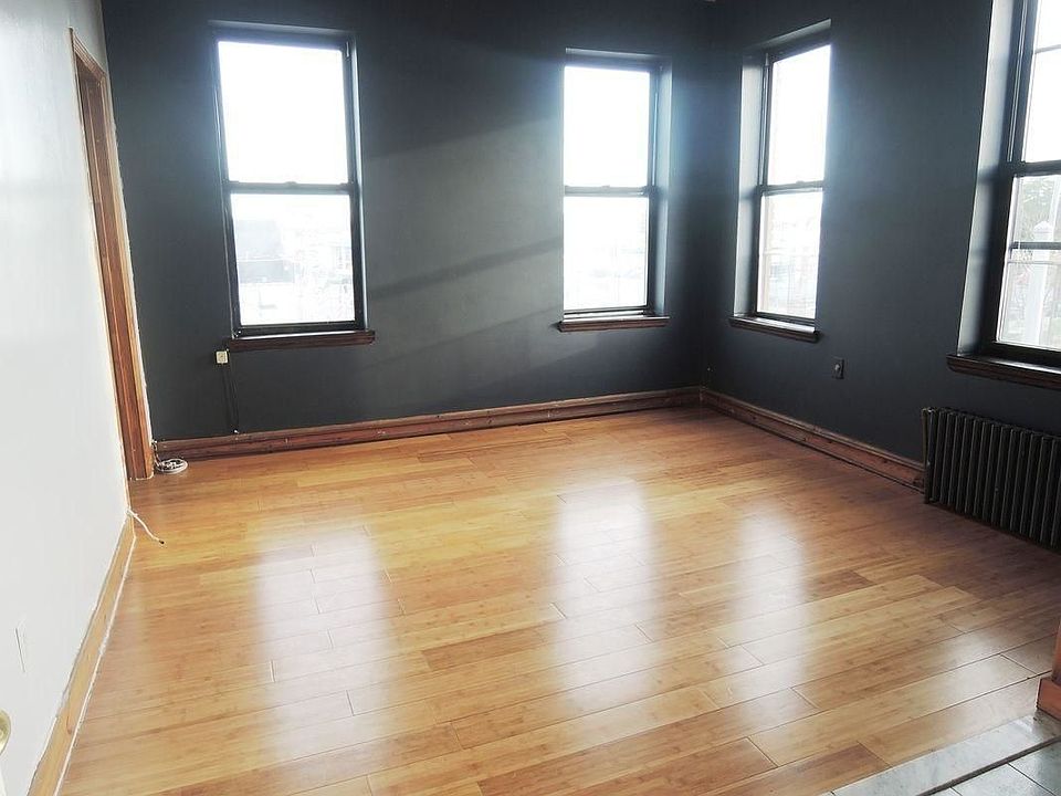 1st image of 4227 35th Ave #3