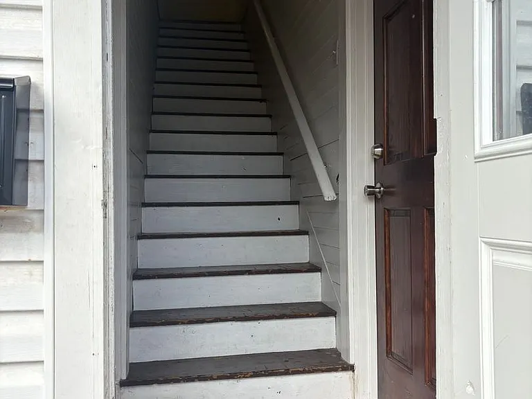 102 W Lelia St — Photo 5