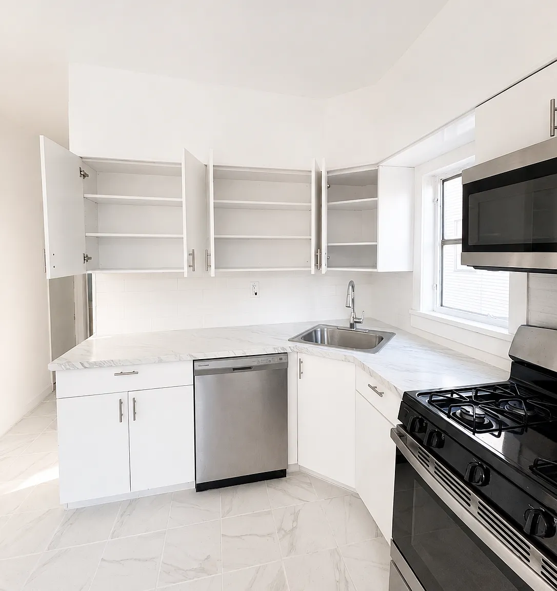 4 bed, 1100 sqft, $2,550 — Photo 3